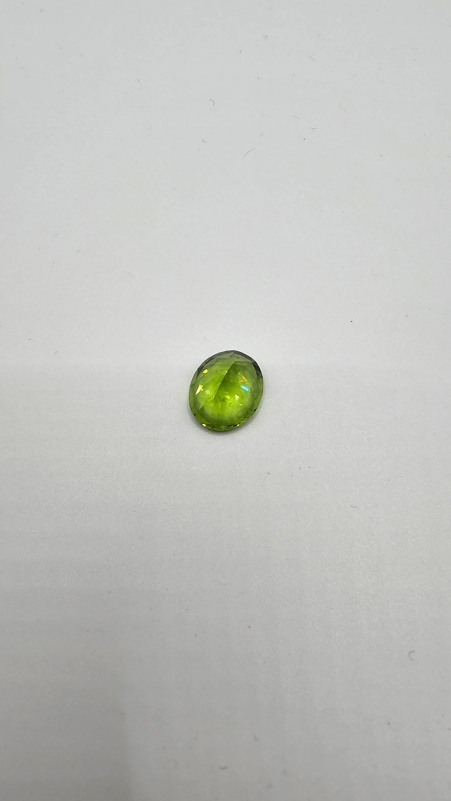 Peridot oval facettiert