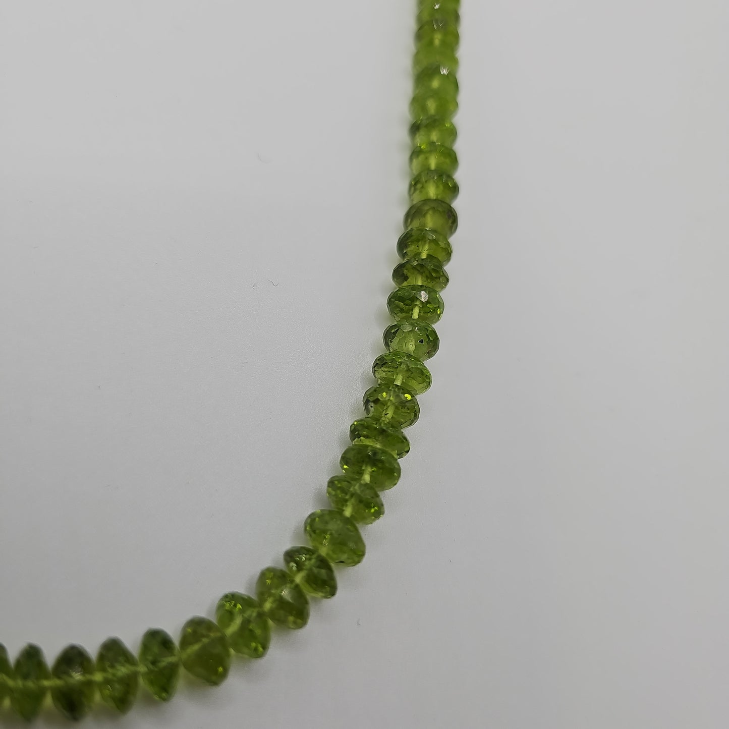 Peridotkette facettiert