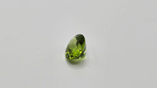 Peridot oval facettiert